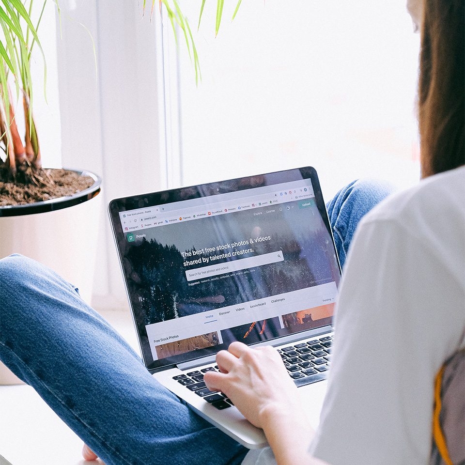 Bienvenue chez A Bee Digital. Ici, je mise sur une approche personnalisée et authentique pour aider votre entreprise ou votre projet à prospérer en ligne.